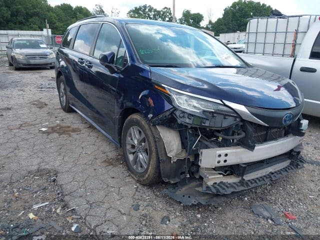 2021 TOYOTA SIENNA LE 1
