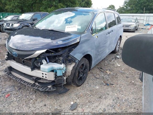 2021 TOYOTA SIENNA LE 2