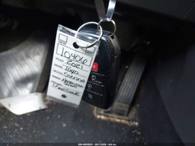 2021 TOYOTA SIENNA LE 11