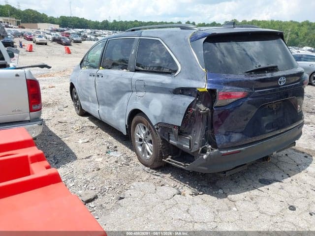 2021 TOYOTA SIENNA LE 3