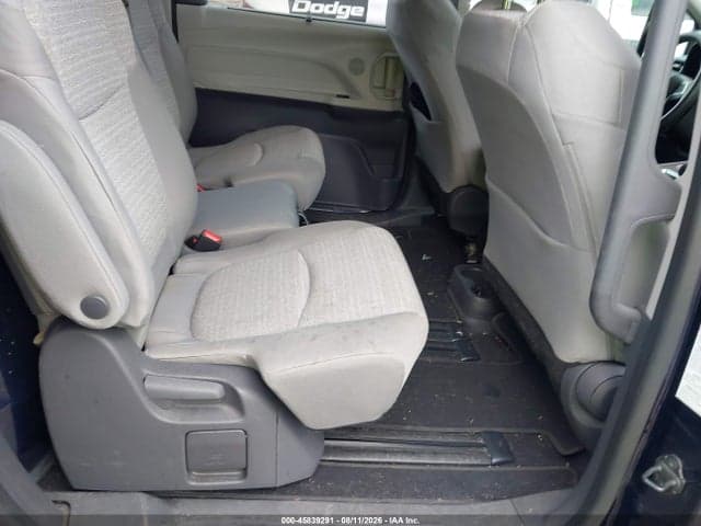 2021 TOYOTA SIENNA LE 8