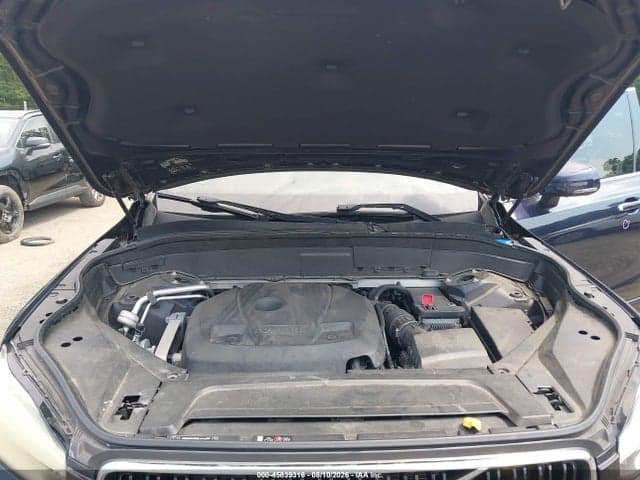 2017 VOLVO XC90 T6 MOMENTUM 10