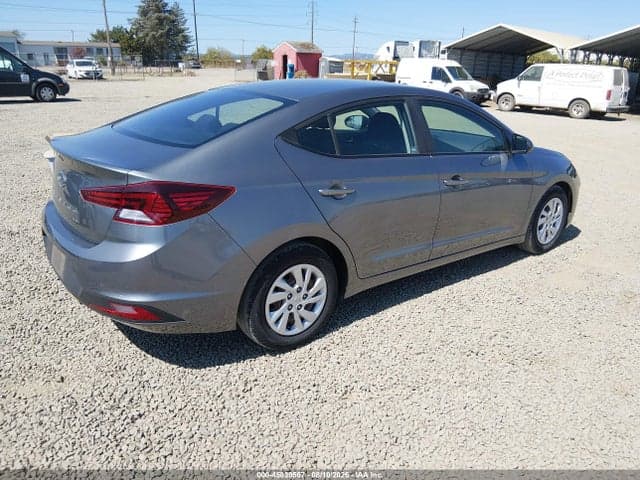 2019 HYUNDAI ELANTRA SE 4