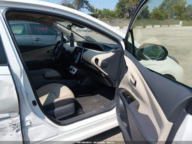 2017 TOYOTA PRIUS THREE 5