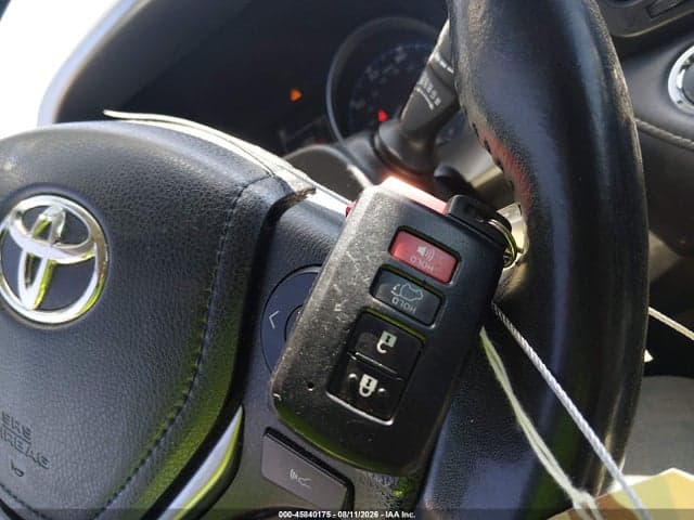 2017 TOYOTA RAV4 XLE 11