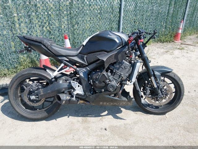 2026 HONDA CBR650 R 12