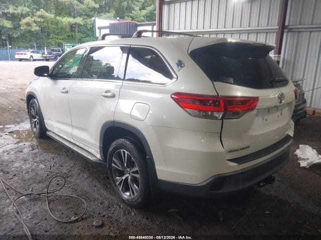2017 TOYOTA HIGHLANDER LE 3