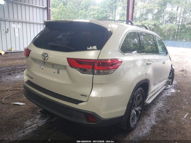 2017 TOYOTA HIGHLANDER LE 4