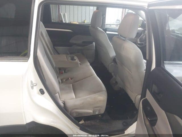 2017 TOYOTA HIGHLANDER LE 8