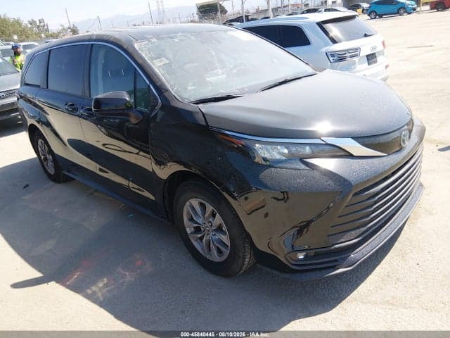 2022 TOYOTA SIENNA LE - 1
