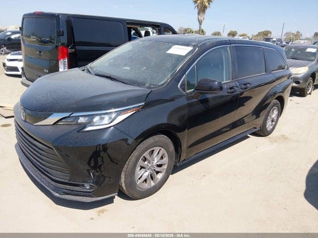 2022 TOYOTA SIENNA LE 2