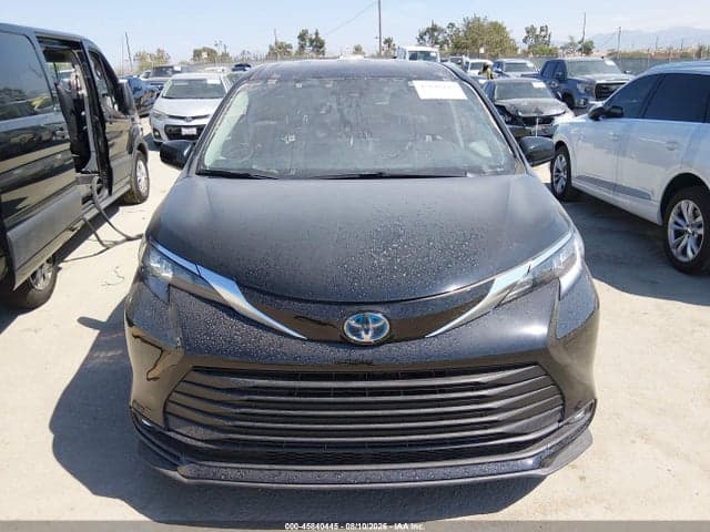 2022 TOYOTA SIENNA LE 12