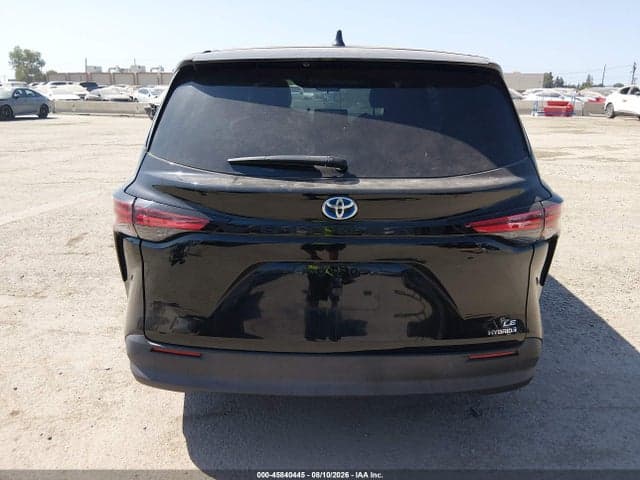 2022 TOYOTA SIENNA LE 16