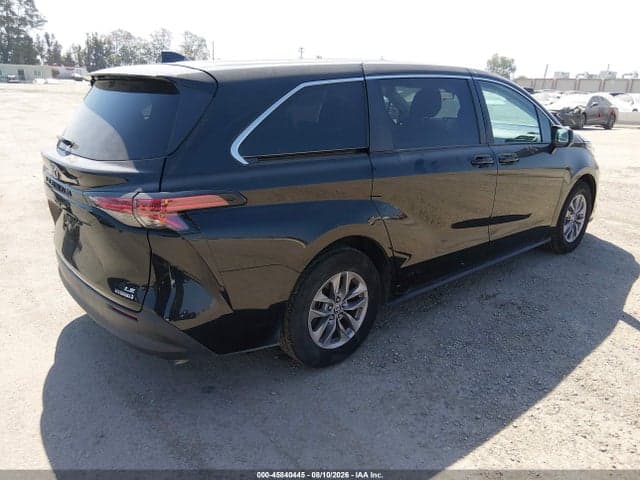 2022 TOYOTA SIENNA LE 4