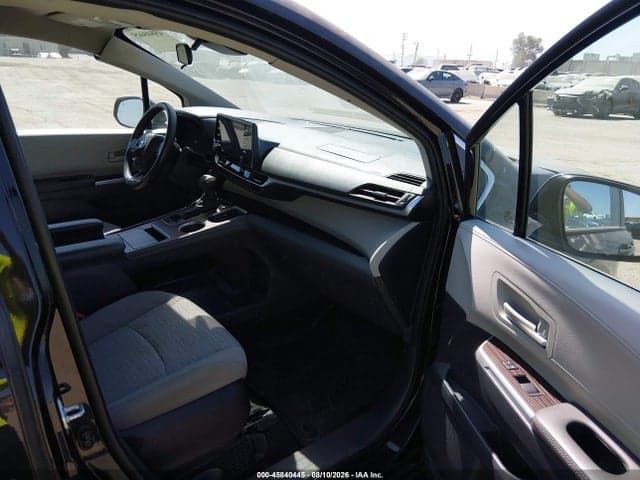 2022 TOYOTA SIENNA LE 5