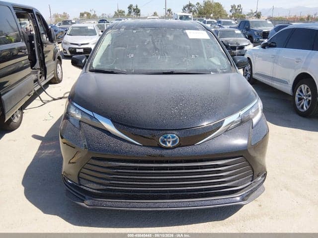 2022 TOYOTA SIENNA LE 6
