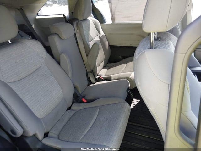 2022 TOYOTA SIENNA LE 8