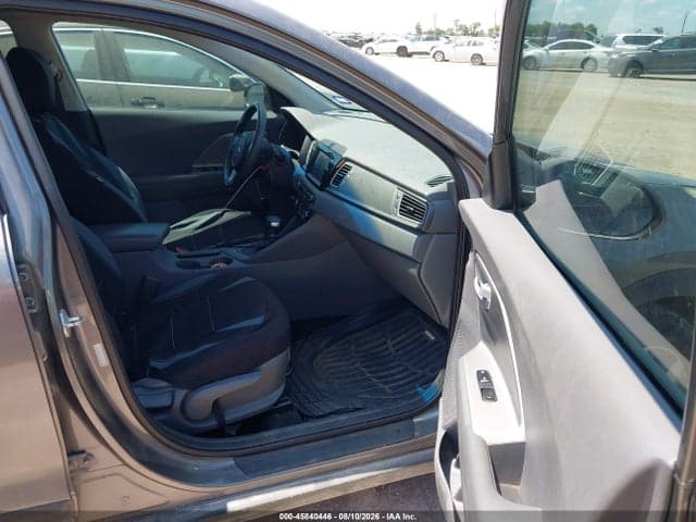 2017 KIA NIRO LX 5