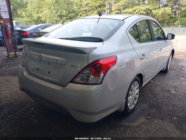 2017 NISSAN VERSA 1.6 SV 4