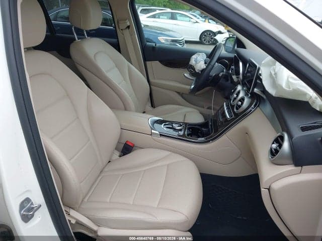 2019 MERCEDES-BENZ GLC 300 4MATIC 5