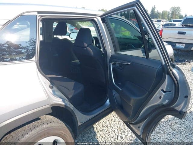 2023 TOYOTA RAV4 LE 8
