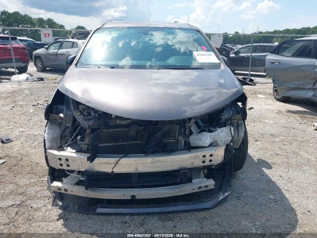 2021 TOYOTA SIENNA XLE 13
