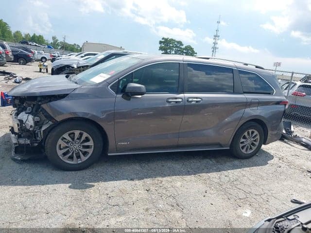 2021 TOYOTA SIENNA XLE 15