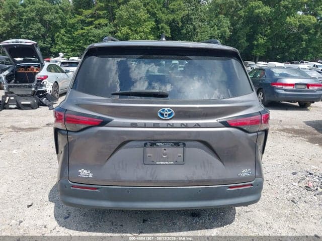 2021 TOYOTA SIENNA XLE 17