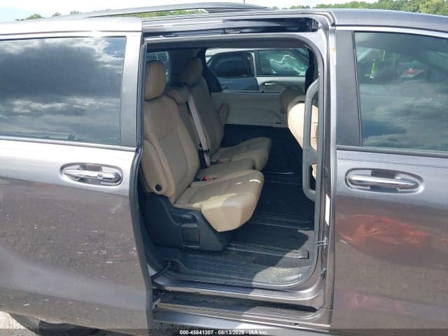 2021 TOYOTA SIENNA XLE 8