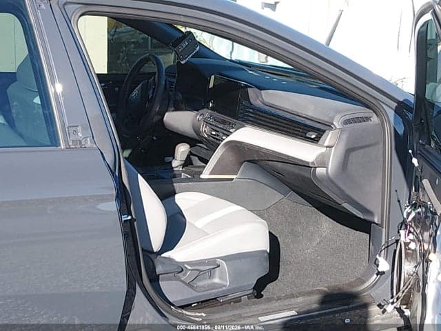 2025 TOYOTA CAMRY SE 5