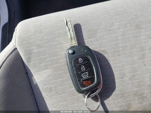 2020 HYUNDAI TUCSON SE 11