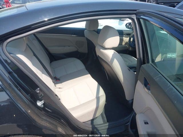 2018 HYUNDAI ELANTRA SE 8