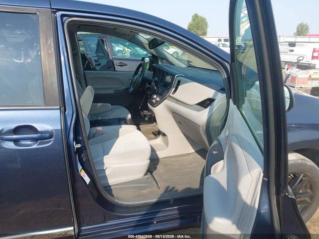 2018 TOYOTA SIENNA LE 7 PASSENGER 5
