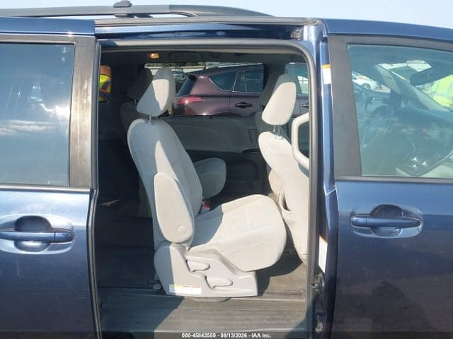 2018 TOYOTA SIENNA LE 7 PASSENGER 8