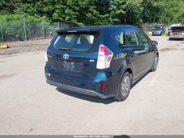 2017 TOYOTA PRIUS V THREE 4