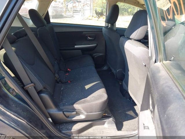 2017 TOYOTA PRIUS V THREE 8