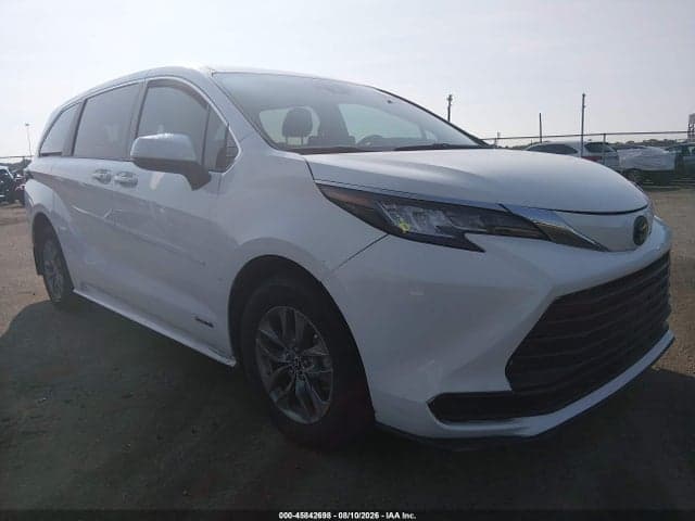 2021 TOYOTA SIENNA LE 1