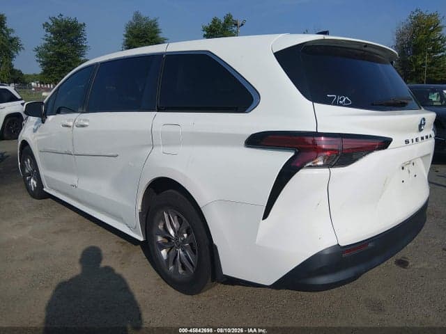 2021 TOYOTA SIENNA LE 3