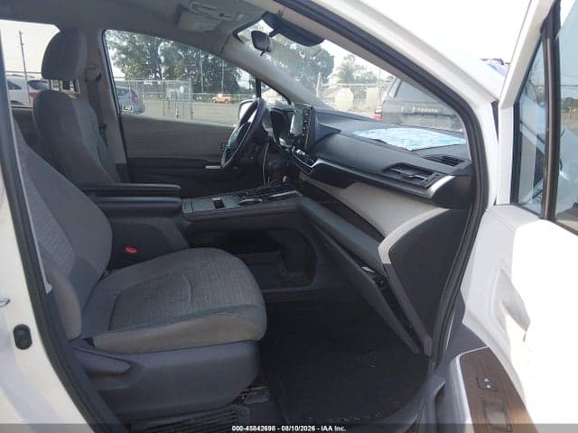 2021 TOYOTA SIENNA LE 5