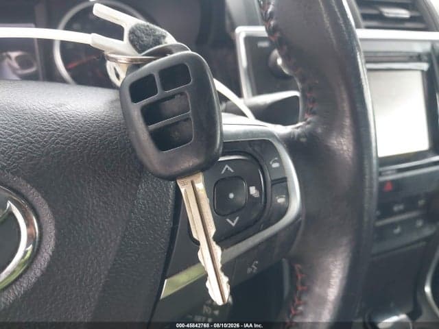 2017 TOYOTA CAMRY SE 11
