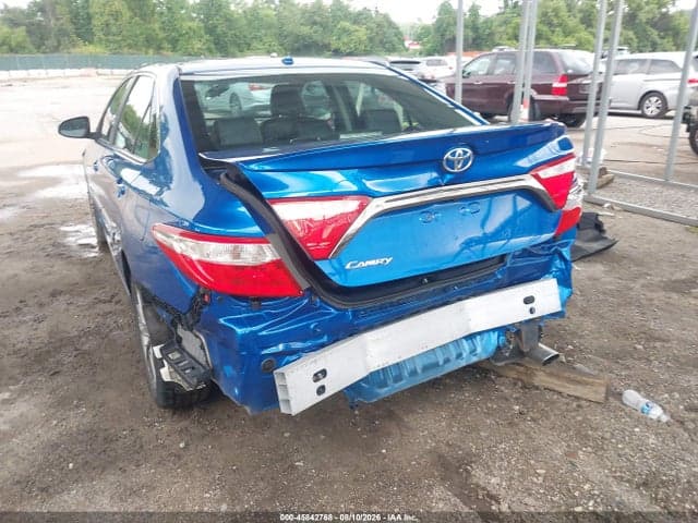 2017 TOYOTA CAMRY SE 18