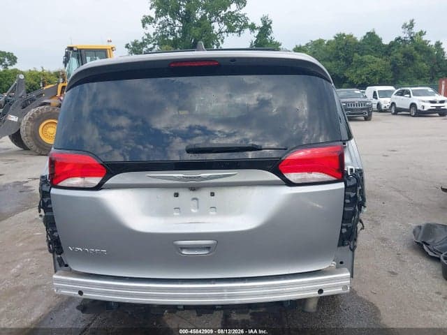2021 CHRYSLER VOYAGER LXI 18