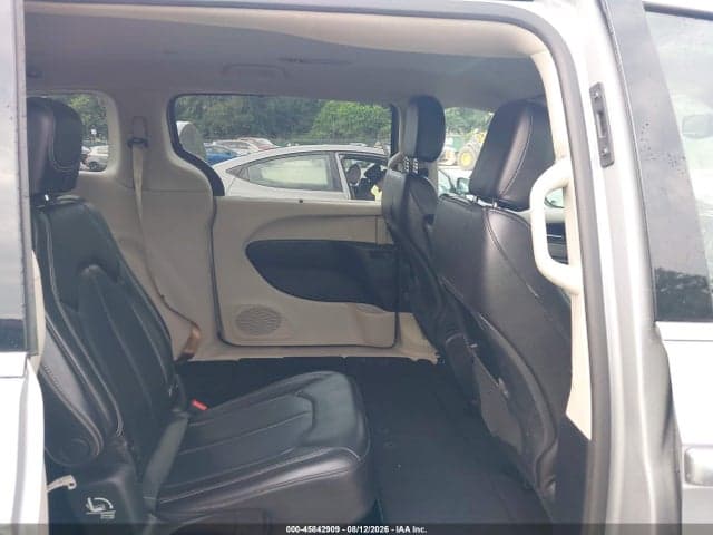 2021 CHRYSLER VOYAGER LXI 8