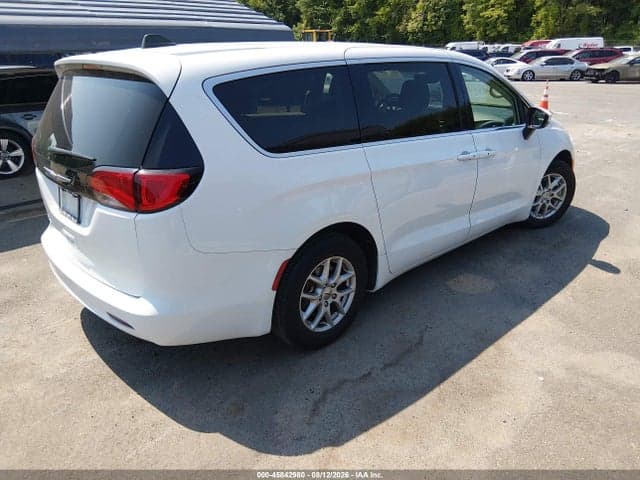 2023 CHRYSLER VOYAGER LX 4
