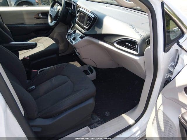 2023 CHRYSLER VOYAGER LX 5