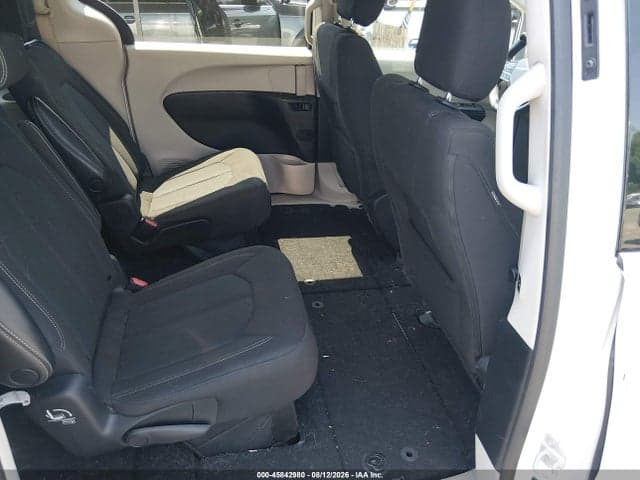 2023 CHRYSLER VOYAGER LX 8