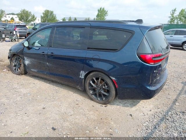 2025 CHRYSLER PACIFICA LIMITED 3