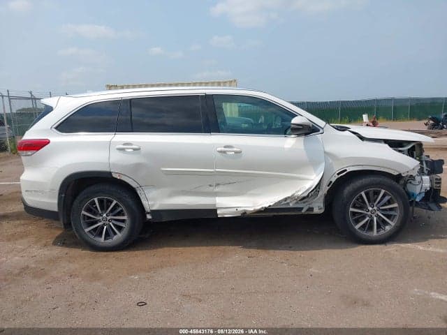 2019 TOYOTA HIGHLANDER XLE 14