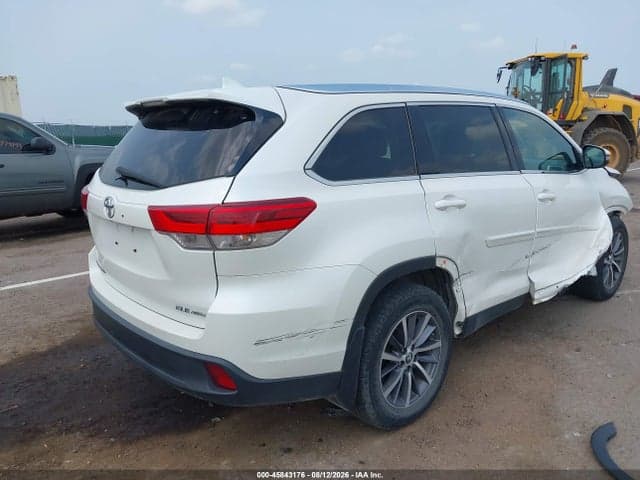 2019 TOYOTA HIGHLANDER XLE 4