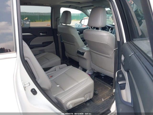 2019 TOYOTA HIGHLANDER XLE 8